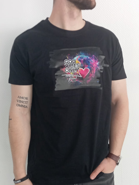 Schwarzes T-Shirt „God Vibes Only“ – Allianz-Mission Edition